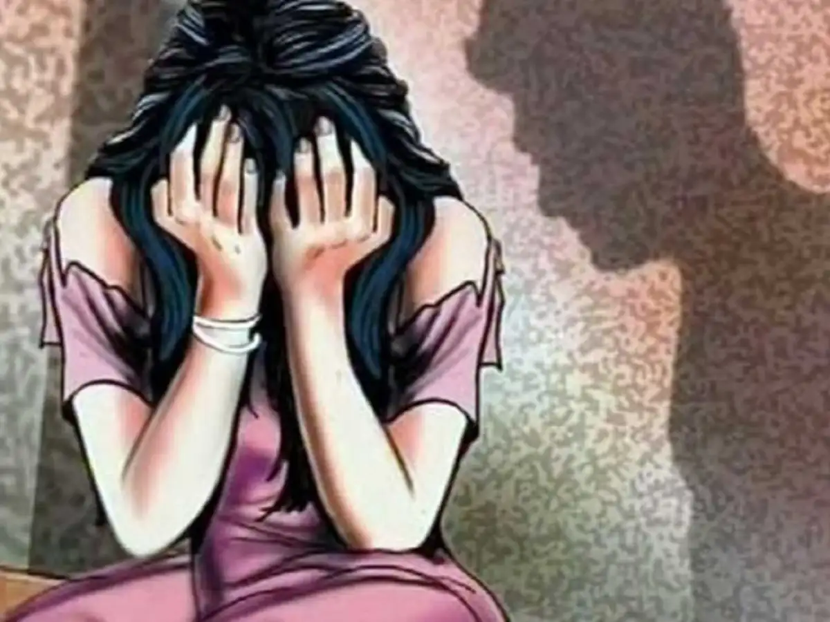 ஈரோடு- 4 மாதம் கர்பமாகிய பத்தாம் வகுப்பு பள்ளி மாணவி; சிறுவனிற்கு போலீசார் வலைவீச்சு! 