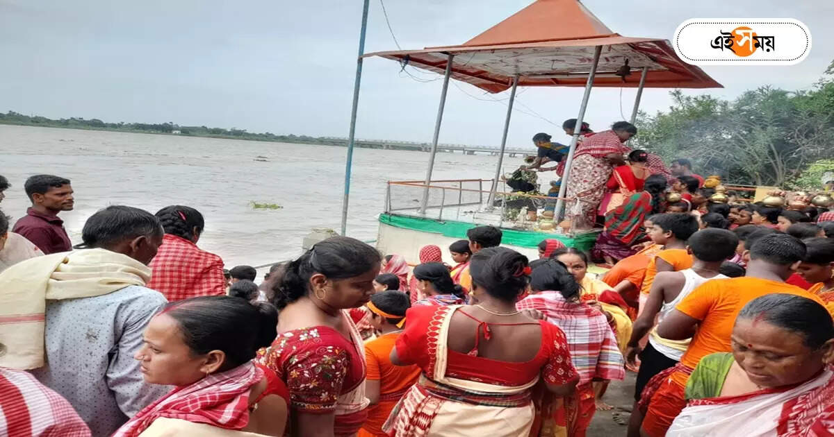 Shiva Temple : শ্রাবনের শেষ সোমে কোলাঘাটে শিবভক্তদের সমাগম, কোলাঘাটে ভিড় উপচে পড়ছে – on the last monday of the month of shravan kolaghat is crowded with shiva devotees