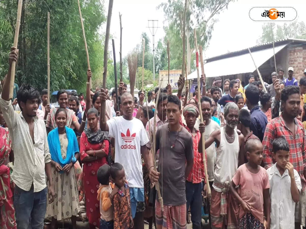 Panchayat Election 2023 : ১০ বছর পেরোলেও বেহাল দশা রাস্তার! তীর-ধনুক সহযোগে বিক্ষোভে গ্রামবাসীরা