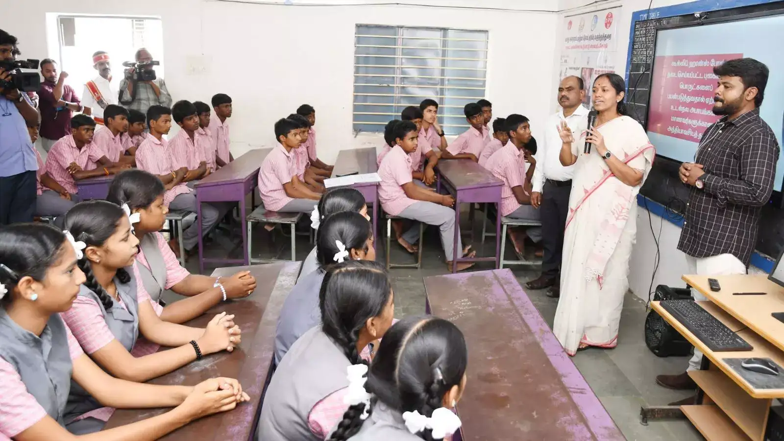 யார் இந்த பிருந்தா தேவி ஐஏஎஸ்? கள ஆய்வில் அதிரடி காட்டும் சேலம் மாவட்ட ஆட்சியர்! 