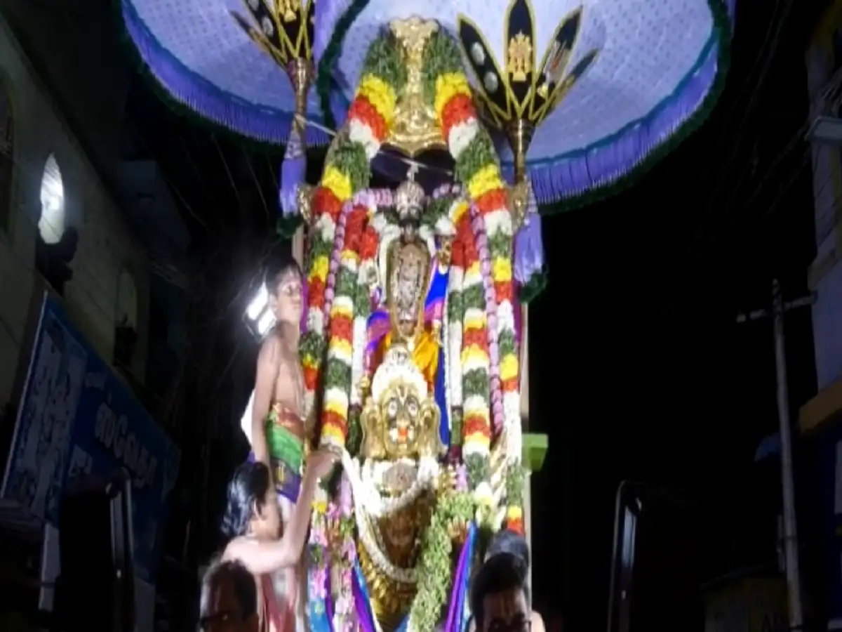 விருதுநகரில் ஆண்டாள் கோவிலில் ஆடிப்பூர கொண்டாட்டம்; பக்தர்கள் வெள்ளத்தில் மிதந்த ஸ்ரீவில்லிபுத்தூர்! 