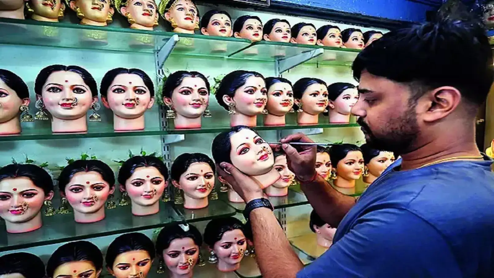 Gauri Pujan 2025: वाजतगाजत येणार ज्येष्ठा-कनिष्ठा; आज गौराईचे आगमन, स्वागतासाठी भक्तांमध्ये उत्साह Gauri Pujan 2025: वाजतगाजत येणार ज्येष्ठा-कनिष्ठा; आज गौराईचे आगमन, स्वागतासाठी भक्तांमध्ये उत्साह