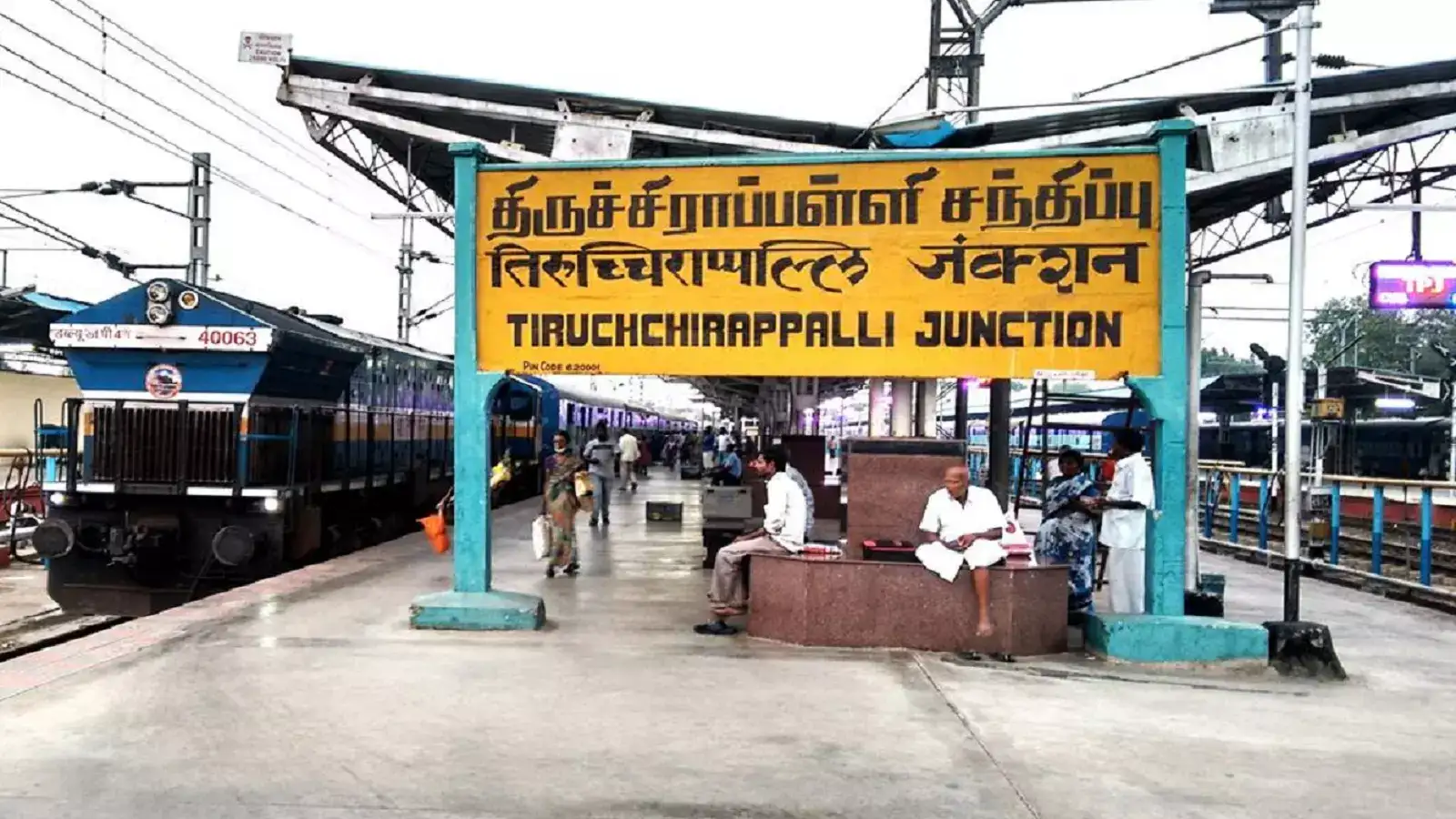 திருச்சி ரயில் நிலையத்தில் கோடிக்கணக்கான நகைகள் பணம் பறிமுதல்! 