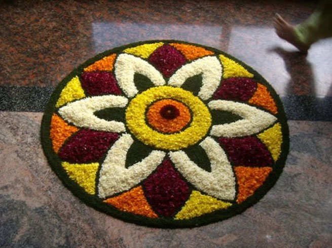 Diwali Ki Rangoli Design: दीवाली रंग और फूलों से यूं बनाएं सिंपल रंगोली डिजाइन - Diwali Rangoli Designs