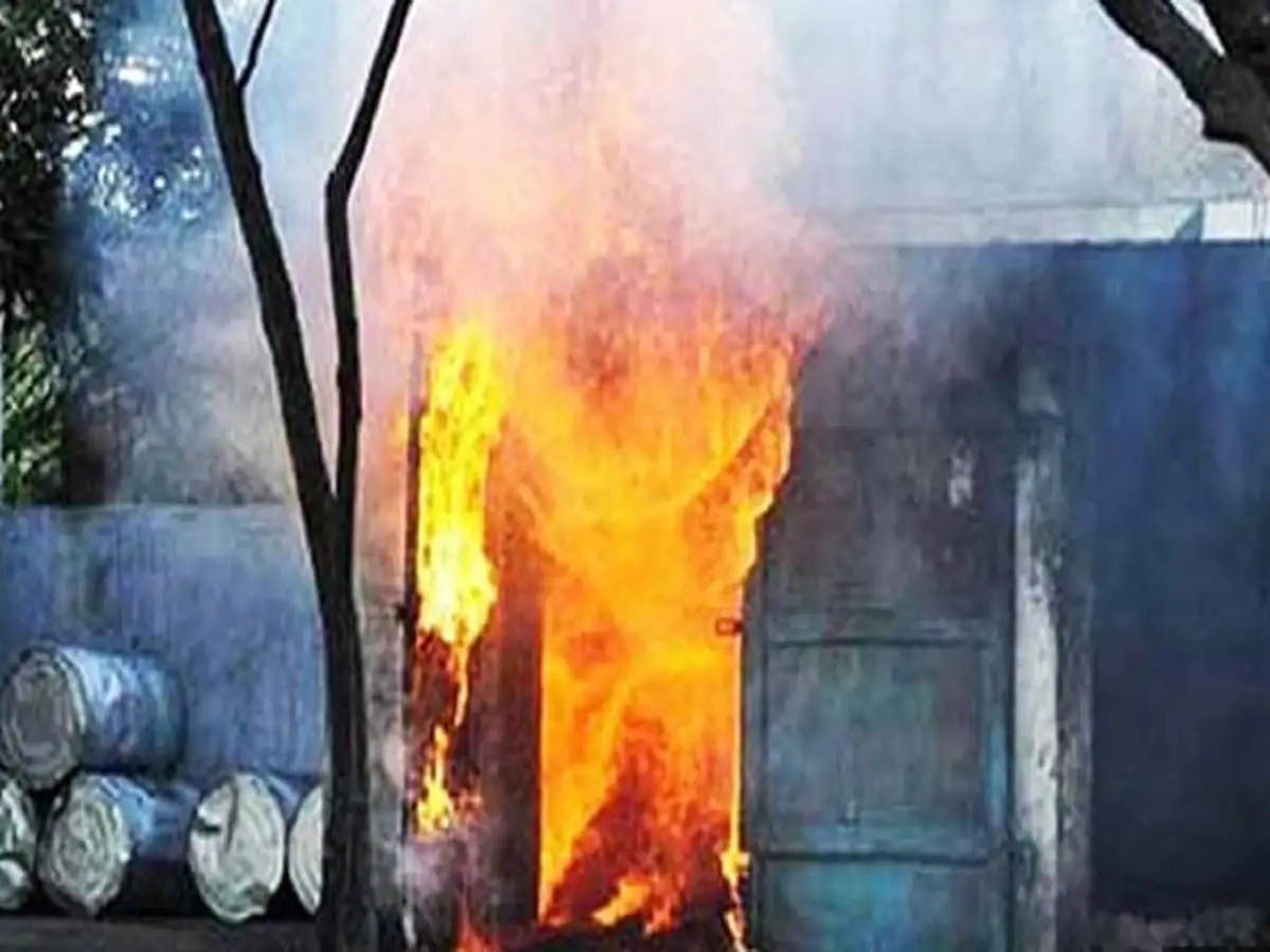 விருதுநகரில் வெடித்து சிதறிய பட்டாசு ஆலை; மூவர் படுகாயம்! 