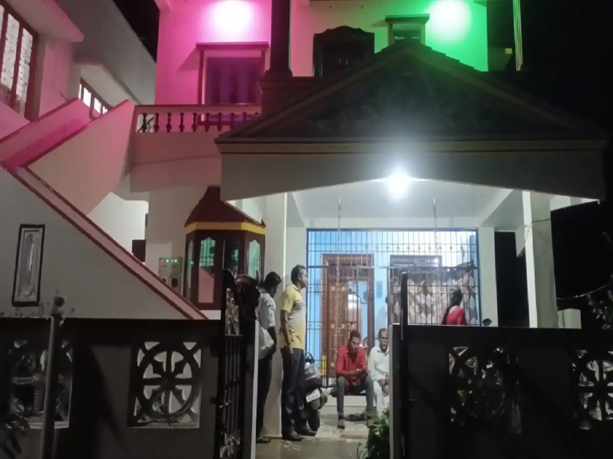 விழுப்புரம் அரசு பள்ளி ஆசிரியர் வீட்டில் புகுந்த மர்ம நபர்கள்; தங்க நகைகள் கொள்ளை! 