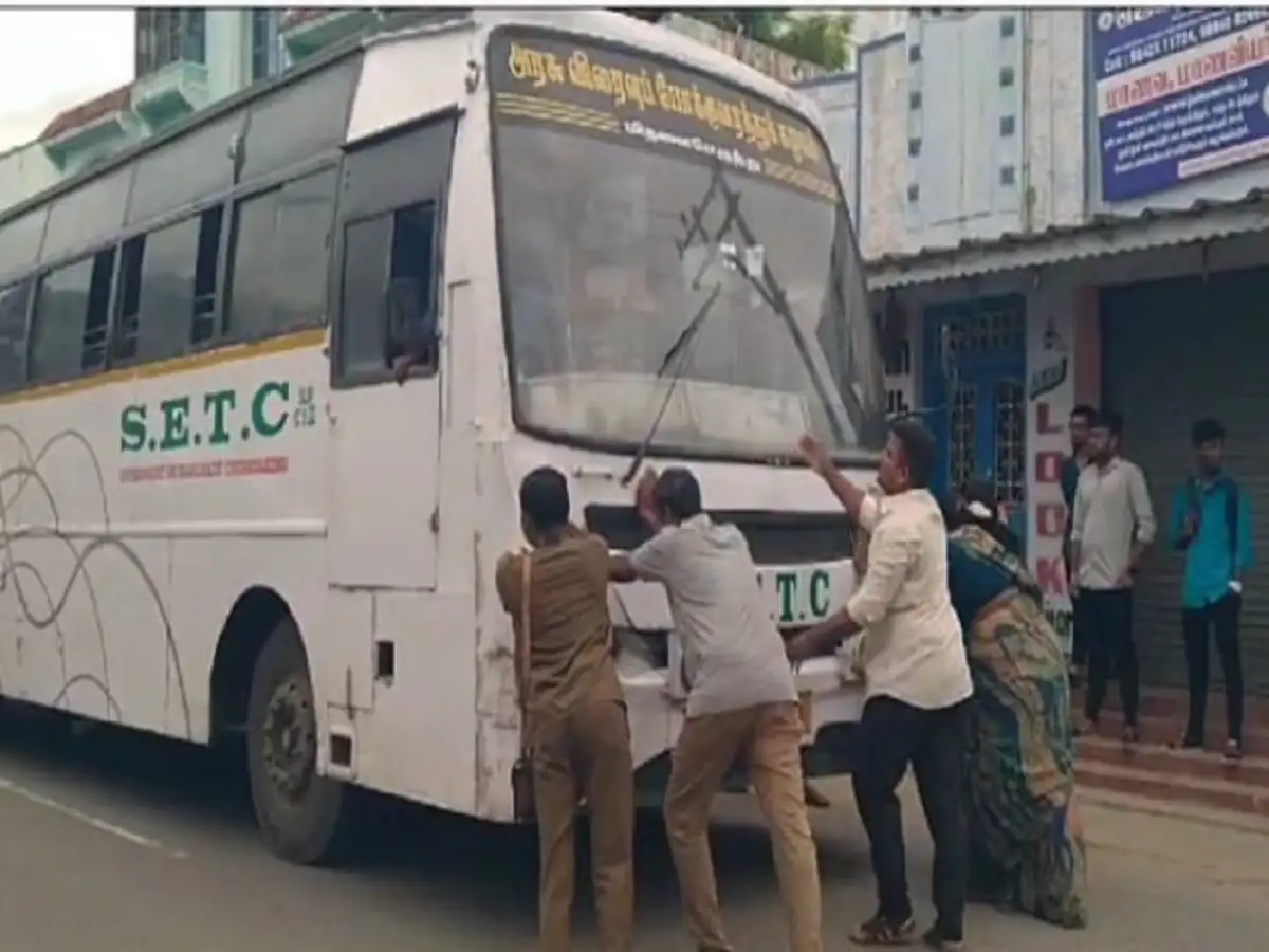 சென்னை டூ சேலம் - ஆத்தூர் அருகே நடு வழியில் நின்ற அரசு மிதவை பேருந்து; பயணிகள் அவதி! 