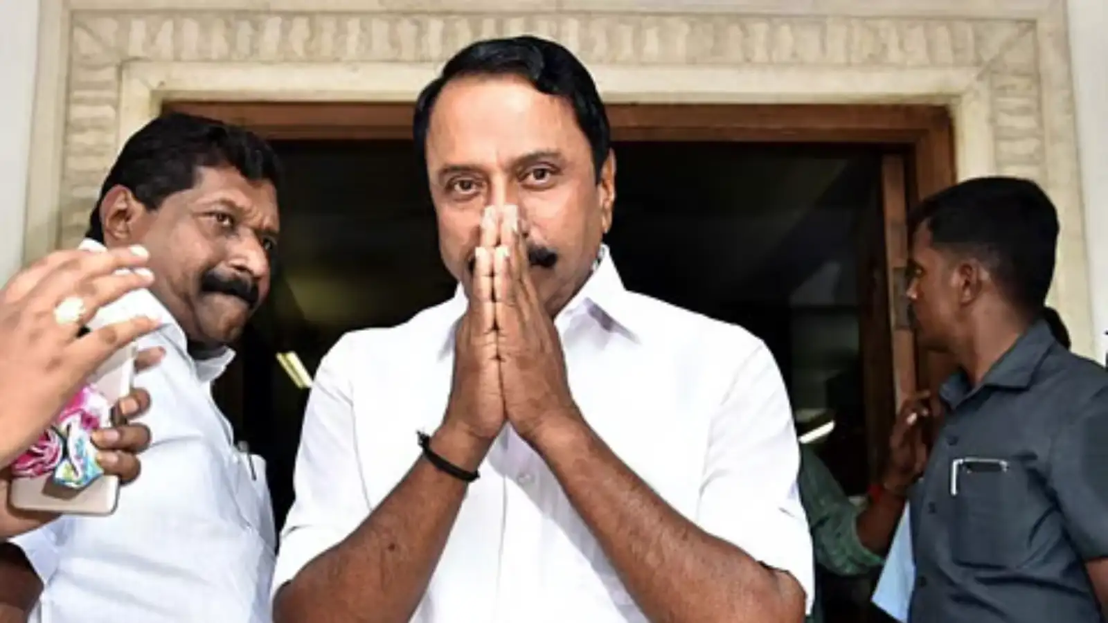 CM ஆக விருப்பம்? செங்கோட்டையன் பிரேஸ் மீட்டில் இத நோட் பன்னீங்களா? 