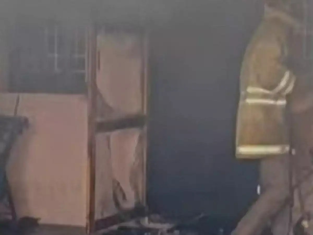 கேஸ் சிலிண்டர் மாற்றும் போது ஏற்பட்ட விபரீதம்...நாமக்கல் தீ விபத்தில் 2 பேர் பலி...ஒருவருக்கு தீவிர சிகிச்சை 