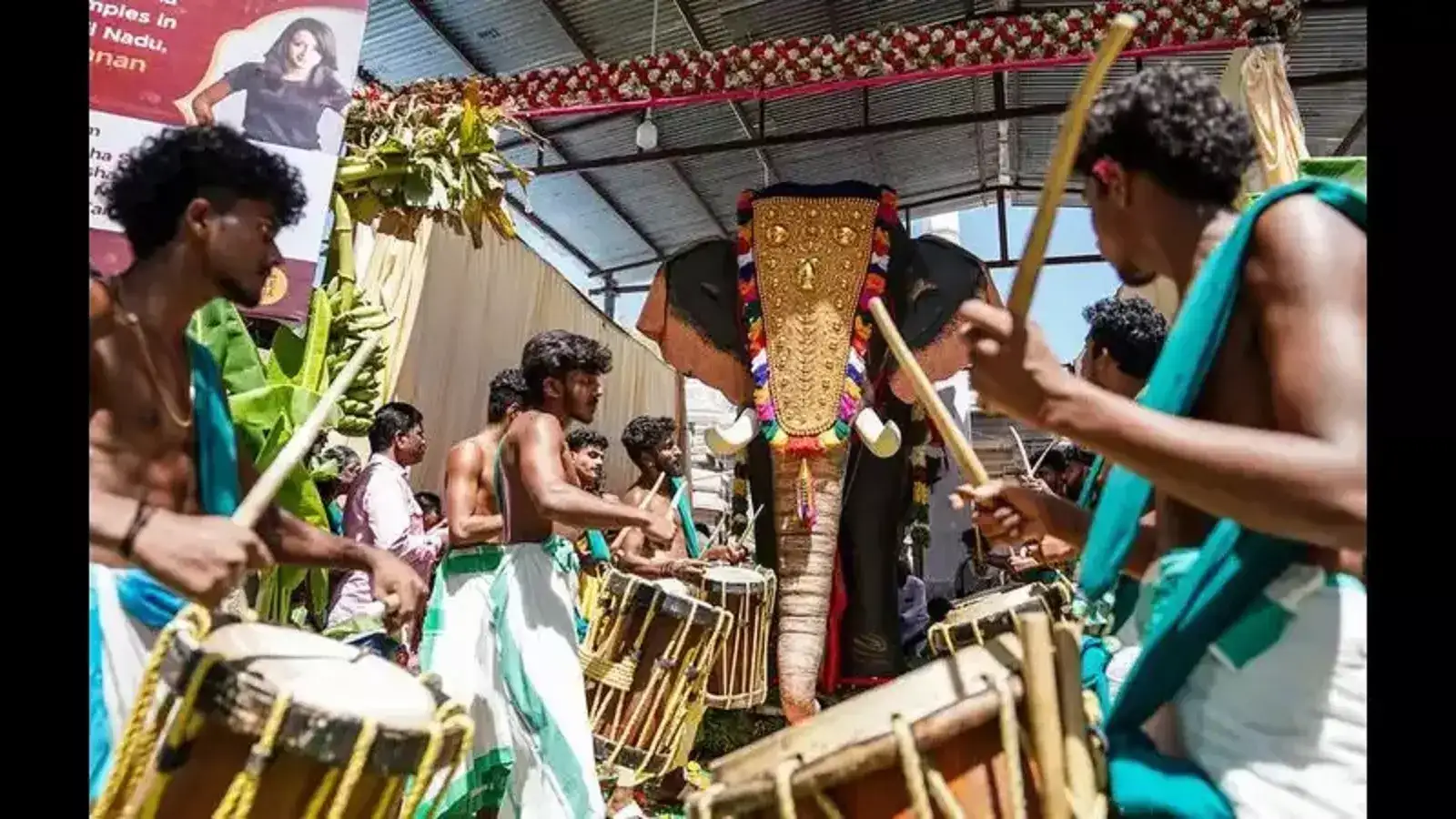 தமிழகத்தில் முதன் முறையாக அருப்புக்கோட்டை கோவிலில் ரோபோ யானை! 