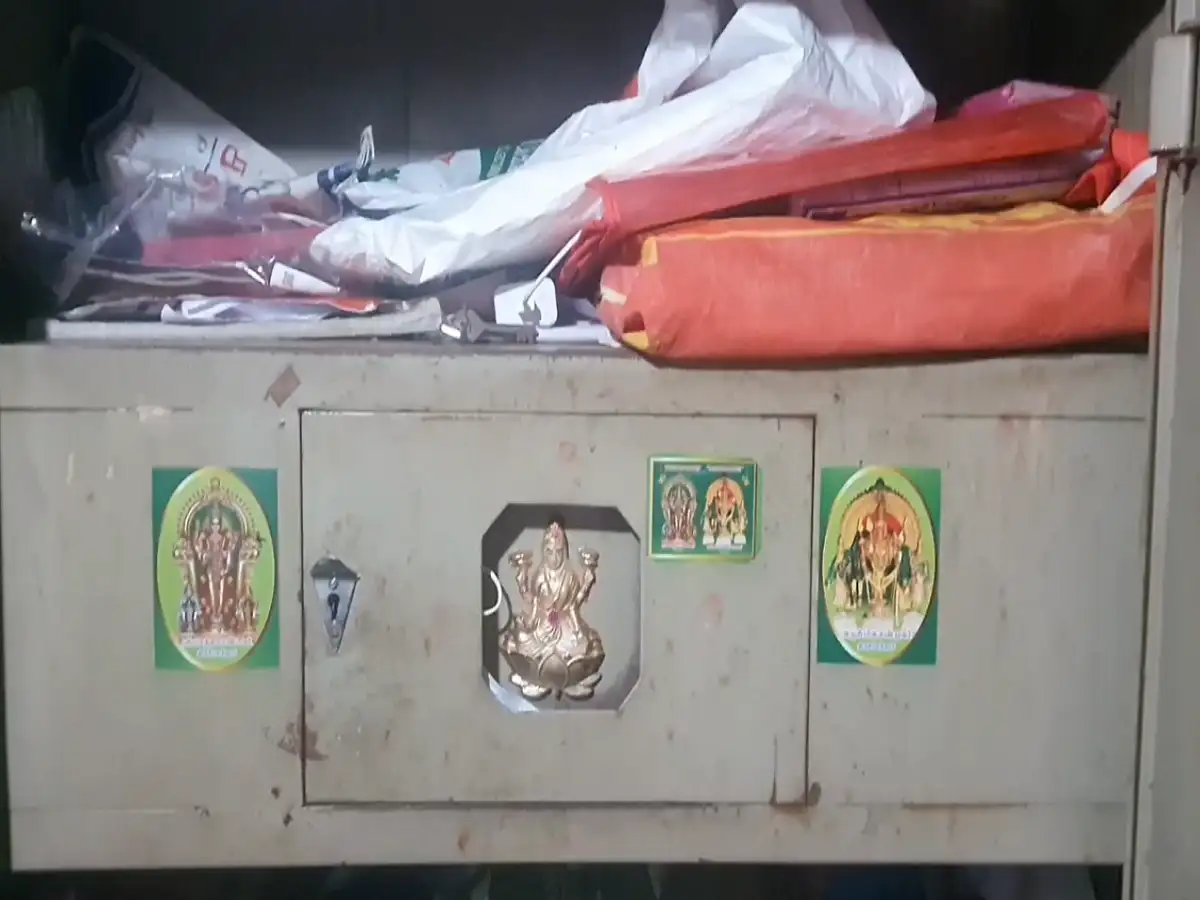 அடுத்தடுத்து மூன்று வீடுகளில் மர்ம நபர்கள் கொள்ளை; நாகை வேளாங்கண்ணி அருகே பரபரப்பு! 