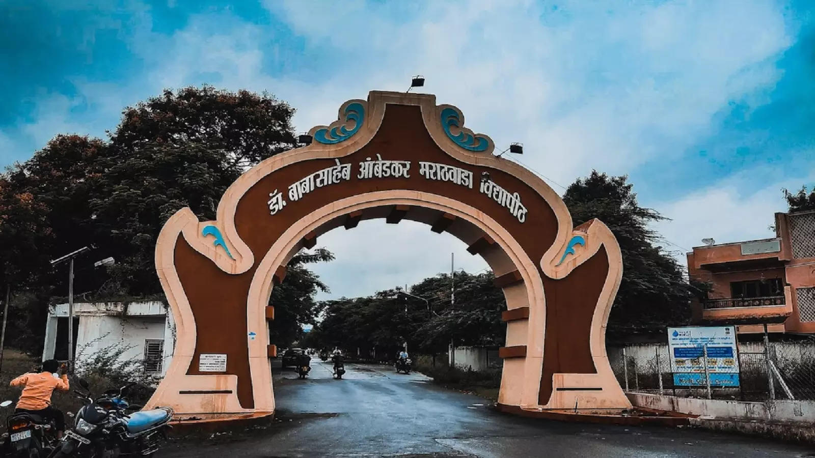 BAMU University: डॉ. बाबासाहेब आंबेडकर मराठवाडा विद्यापीठाशी संलग्न ...