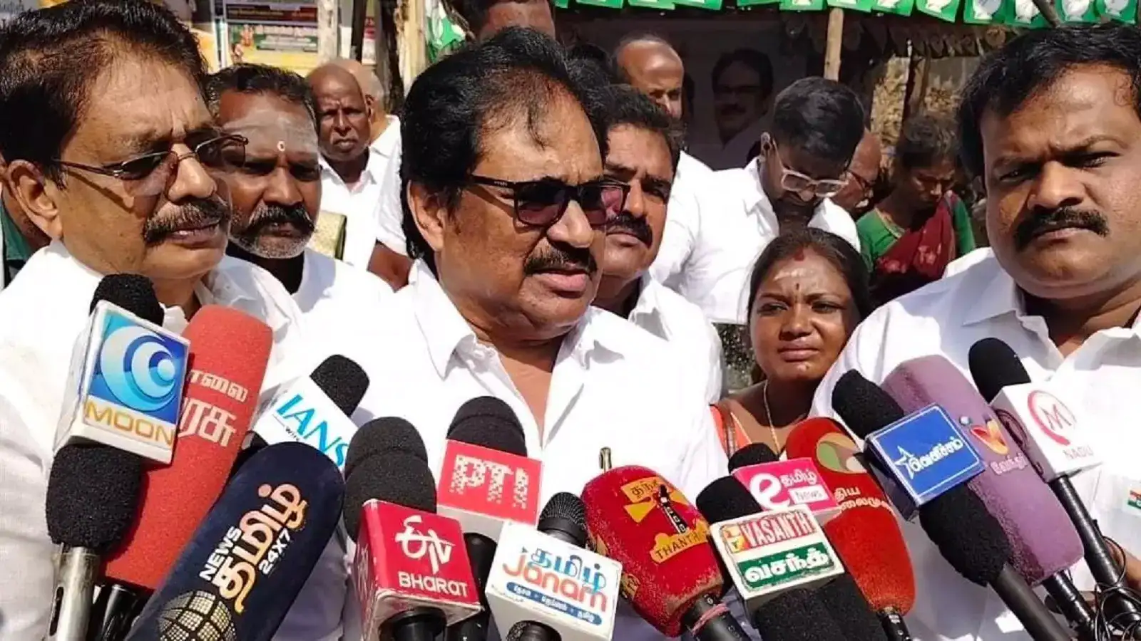 திமுக ஆட்சியை மாற்ற வேண்டும் என்பதே விஜயின் லட்சியம், ஆசை-திருநாவுக்கரசர் விமர்சனம்! 