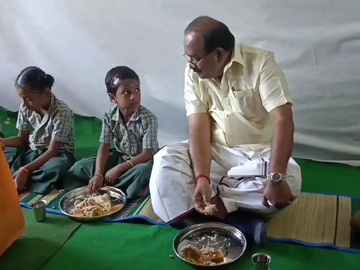 திண்டுக்கல் ஒட்டன்சத்திரம்; அரசு பள்ளியில் குழந்தைகளுடன் உணவருந்திய அமைச்சர் சக்கரபாணி! 