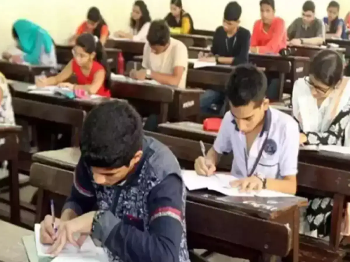 மிக்ஜாம் புயல் எதிரொலி; வேலூர் திருவள்ளுவர் பல்கலைக்கழகத்தில் பருவ தேர்வு ரத்து! 