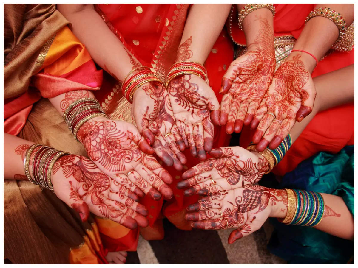 Telugu Filmnagar - Can you guess who this actress is from this mehndi pic ?  #GuessWho #TeluguFilmNagar | Facebook