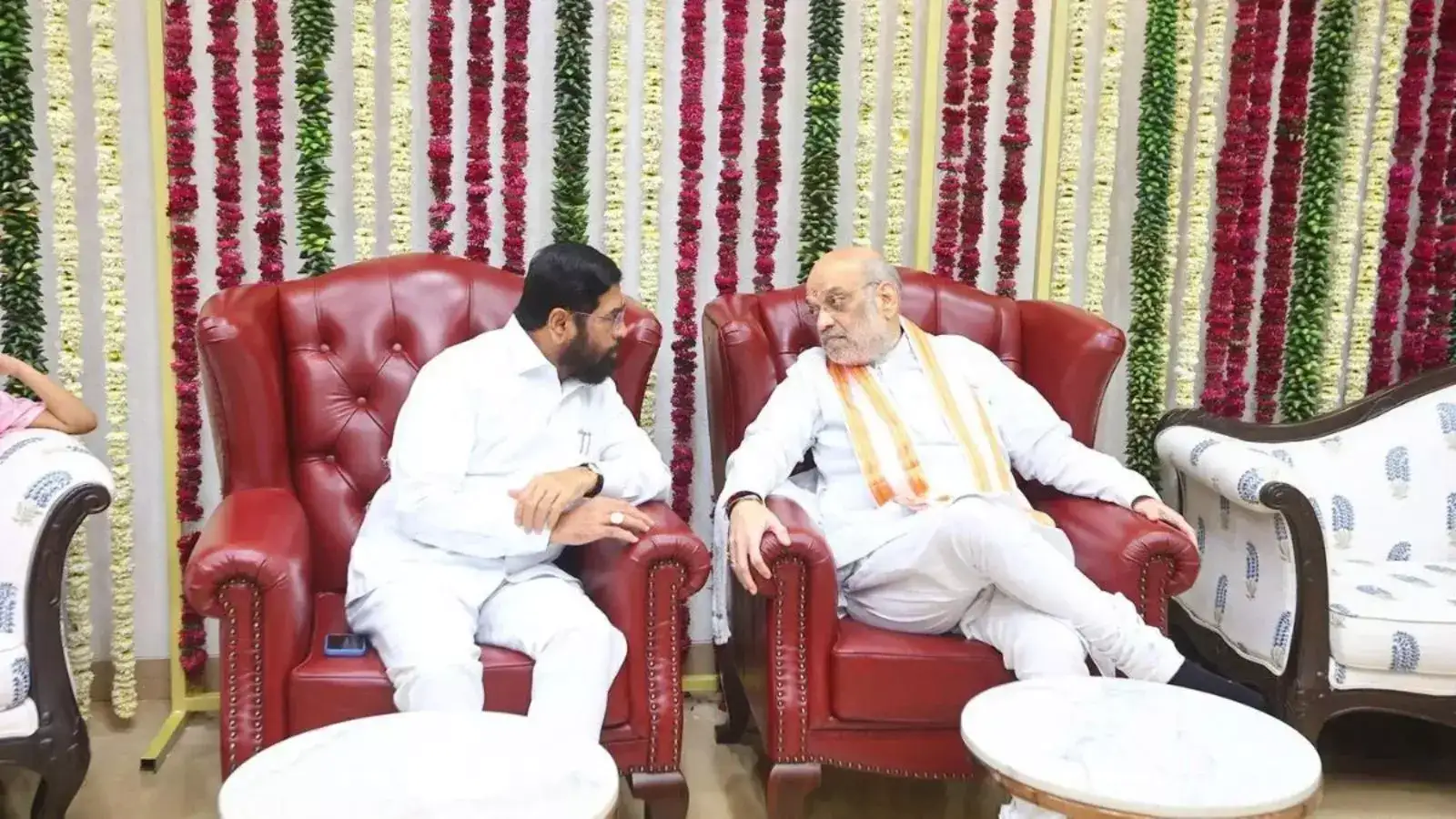 एकनाथ शिंदेंची अमित शाहांसोबत दिल्लीत तासभर चर्चा, तर मुंबईतही मोठ्या घडामोडी एकनाथ शिंदेंची अमित शाहांसोबत दिल्लीत तासभर चर्चा, तर मुंबईतही मोठ्या घडामोडी