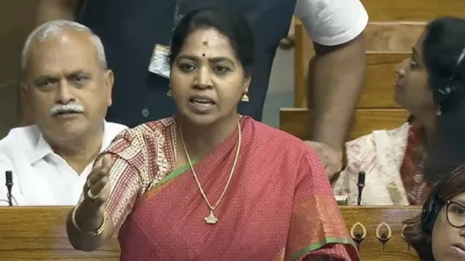 வாக்கிங் சென்ற காங்கிரஸ் எம்பி சுதா.. தங்கச் செயின் பறிப்பு – டெல்லியில் பரபரப்பு! 