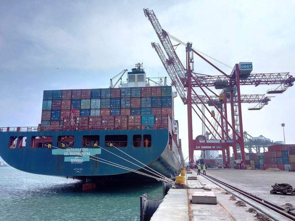 தூத்துக்குடி வ.உ.சி., துறைமுகம் புதிய சாதனை - tuticorin voc port achieved  new record in cargo handling services - Samayam Tamil