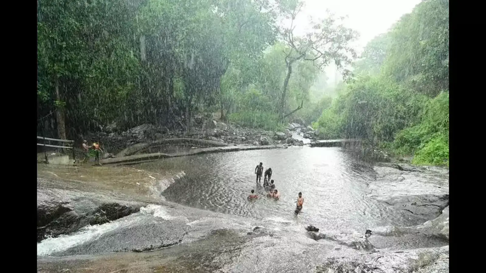 கோவை குற்றாலத்தில் அடிப்படை வசதிகளை செய்து தர மக்கள் கோரிக்கை! விரைவில் மாறப்போகும் சுற்றுலா தலம்! 
