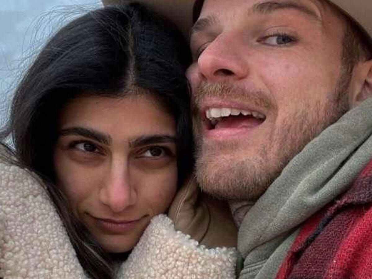 Mia Khalifa Divorce,पॉर्न स्टार मिया खलीफा की टूट गई शादी, 2 साल बाद पति से  अलग होने का किया ऐलान - mia khalifa announces separation from husband  robert sandberg - Navbharat Times