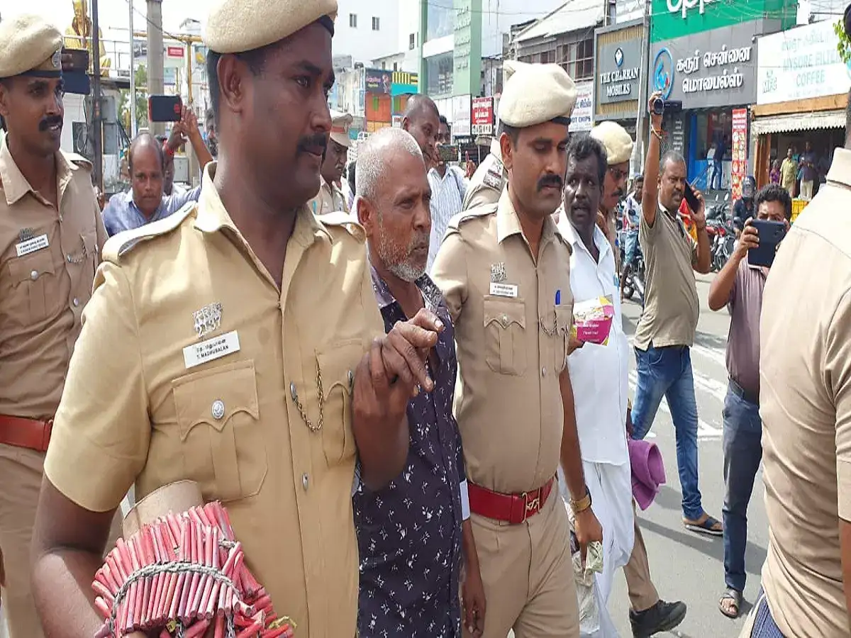 செந்தில் பாலாஜி கைது... பாஜக கொடி அகற்றம்...கரூரில் பரபரப்பு 