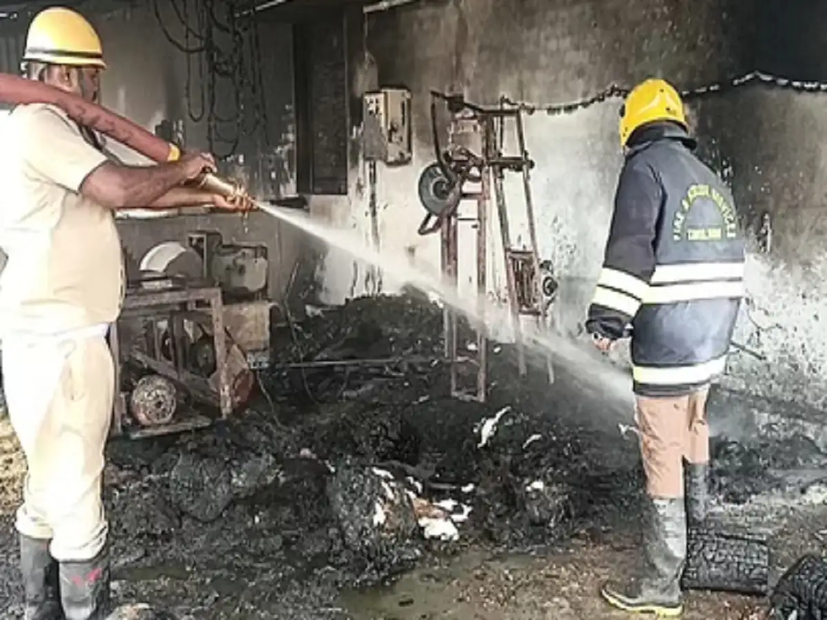 தூத்துக்குடி கோவில்பட்டி அருகே தீப்பெட்டி ஆலையில் தீ விபத்து... பல லட்சம் மதிப்பிலான இயந்திரங்கள் எரிந்து சேதம்! 