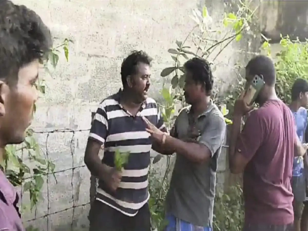 சேலம் போலீசாரை தாக்கிய போதை ஆசாமி; சரமாரியாக தாக்கிய இளைஞர்கள்! 