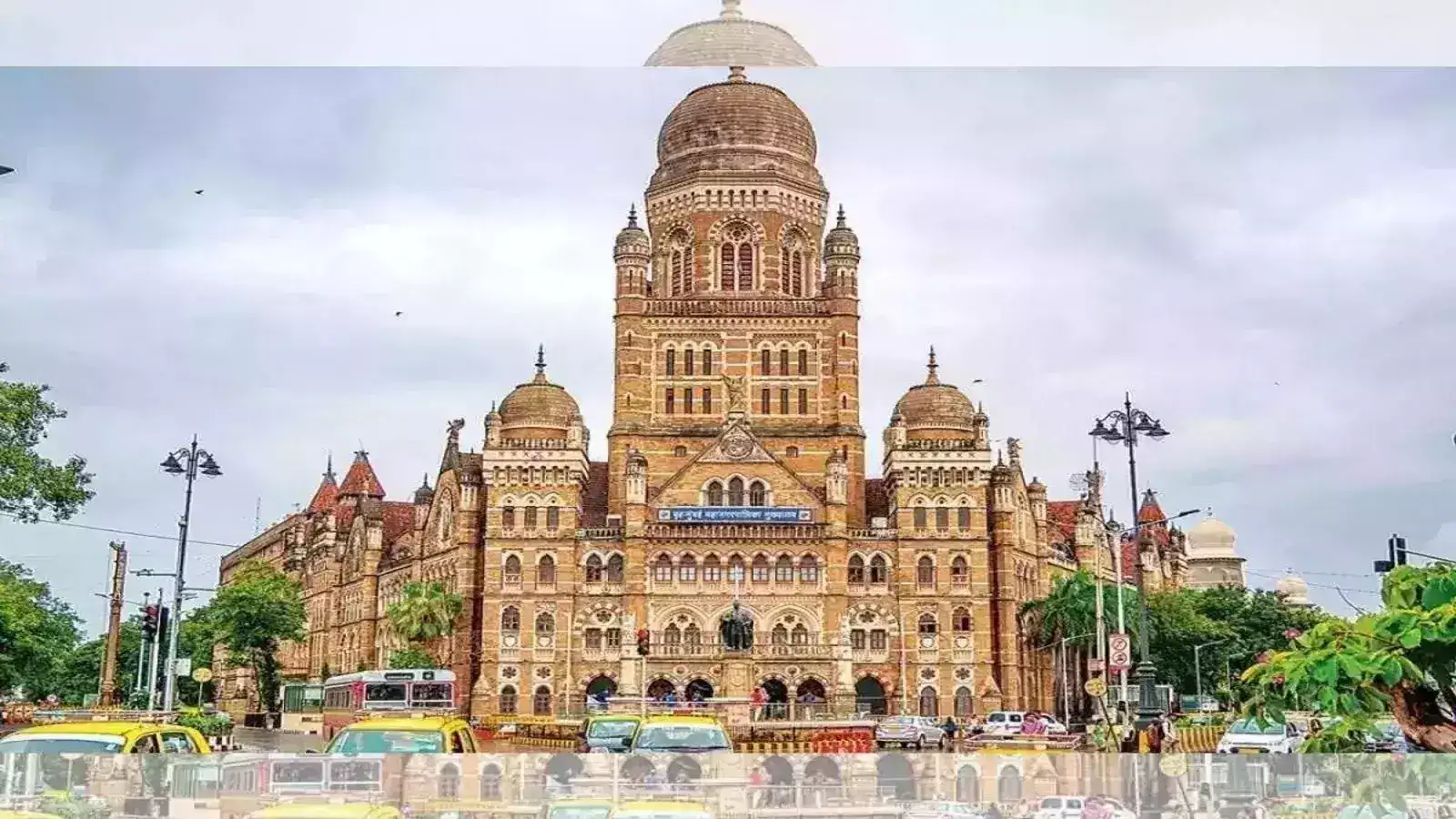 मुंबईकरांच्या खिशाला झळ! मालमत्ता करात होणार वाढ? १३ टक्क्यांपर्यंत वाढीचा प्रस्ताव आयुक्तांकडे सादर मुंबईकरांच्या खिशाला झळ! मालमत्ता करात होणार वाढ? १३ टक्क्यांपर्यंत वाढीचा प्रस्ताव आयुक्तांकडे सादर
