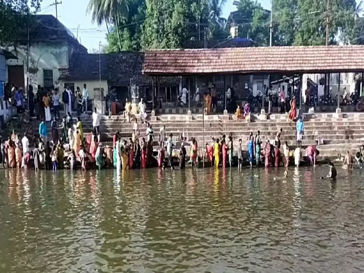 பாரம்பரிய முறையில் ஆடிப்பெருக்கு கொண்டாட்டம்: மயிலாடுதுறை காவிரி ஆற்றில் வழிபாடு...! 