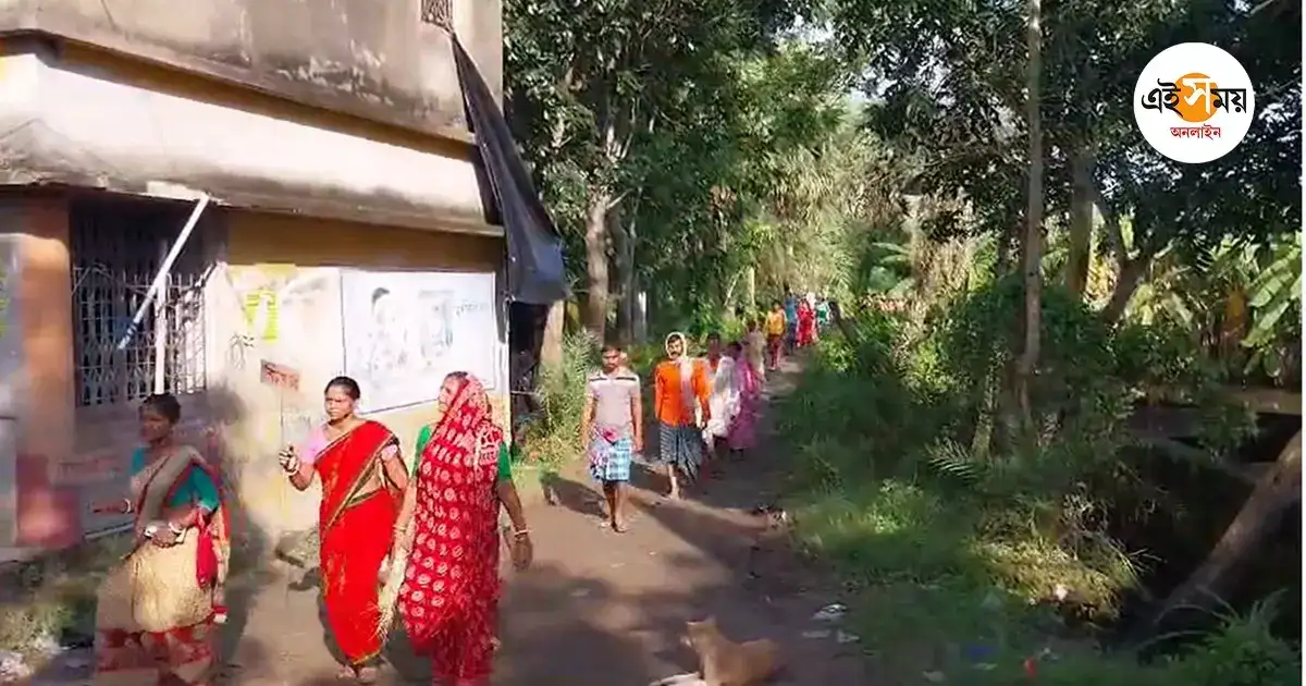 Jaynagar Incident,নাবালিকার দেহ নিয়ে স্থানীয়দের মিছিল আটকাল পুলিশ, সাতসকালে জয়নগরে উত্তেজনা – jaynagar case local people are protesting which creates tension
