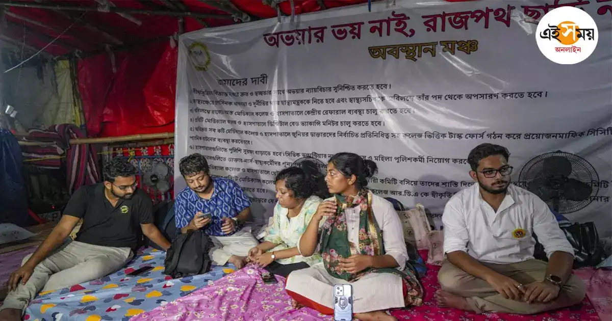 Junior Doctors Hunger Strike,অনশন মঞ্চে অসুস্থ ডাক্তার অনুষ্টুপ মুখোপাধ্যায়, ভর্তি হাসপাতালে – junior doctor shifted to hospital from hunger strike mancha at dharmatala