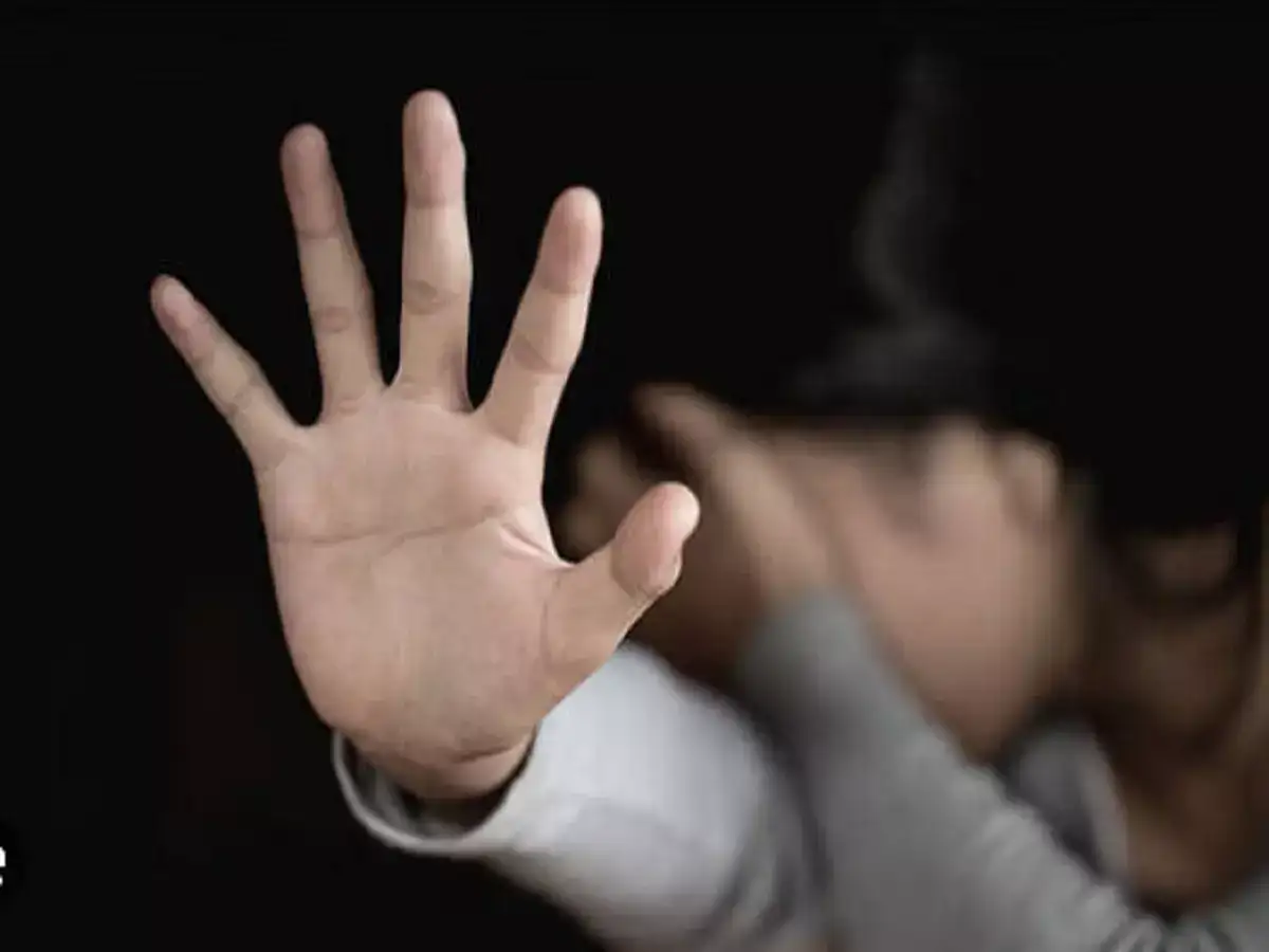 ஆசைக்கு இணங்க மறுத்த அத்தை... ஆபாச படத்தால் விபரீதம்... கொடுங்கையூரில் கொடூரம்! 