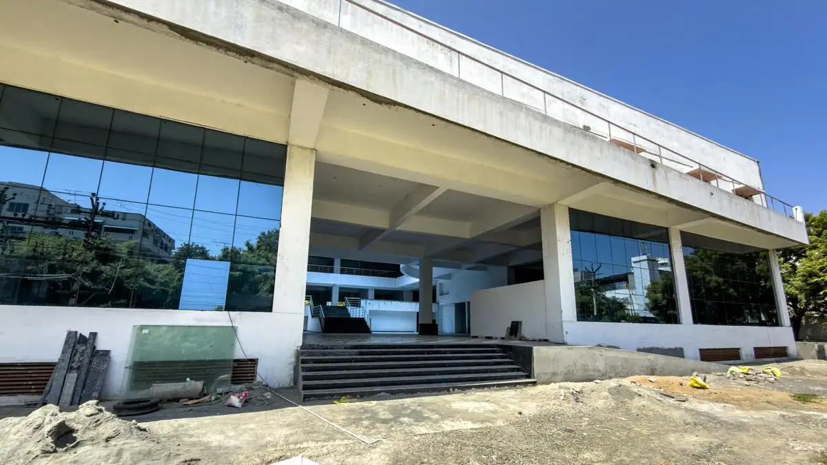 திருச்சி புத்தூர் வணிக வளாகப் பணிகள் இறுதி கட்டத்தில் உள்ளதால் மக்கள் மகிழ்ச்சி! 