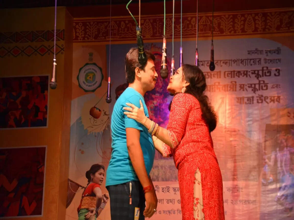 বাড়ির কাছেই এবার দেখুন যাত্রা, ৩২ দিনের উৎসবে কোথায়-কবে কোন পালা? জেনে নিন
