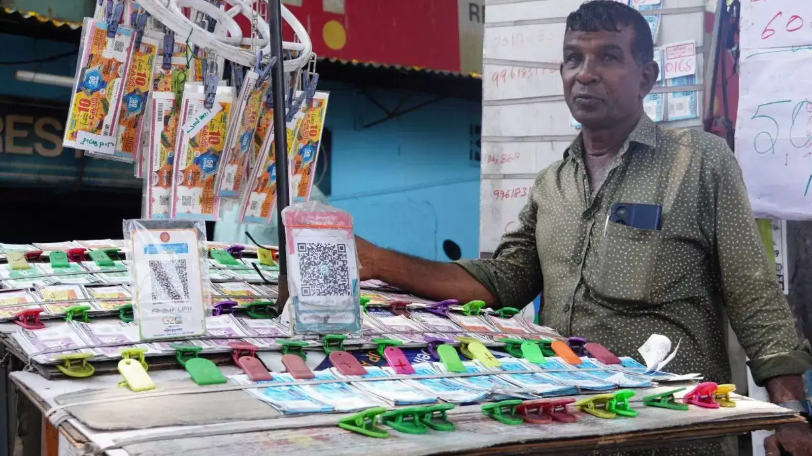 அடடே.. நிர்மல் லாட்டரியில் அதிர்ஷ்டத்தை அள்ளிக்குவித்தது இவங்கதான்.. இன்று காருண்யா லாட்டரியில் ஜாக்பாட் யாருக்கு? 