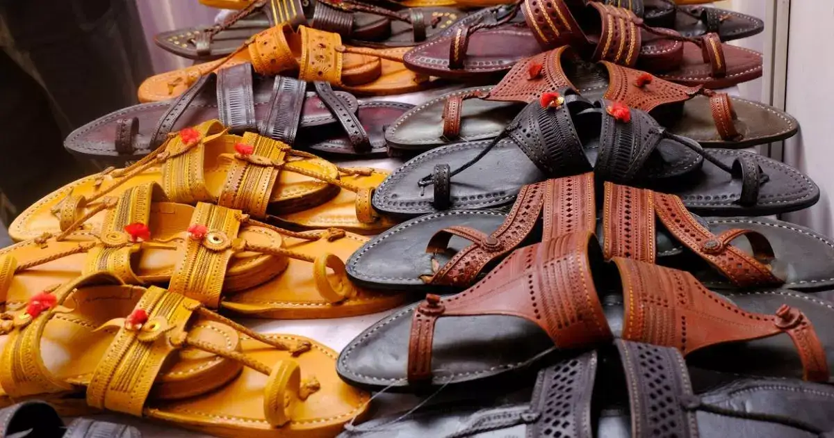 Why Kolhapuri Chappal Is In Trend,1 लाख में बिक रही कोल्हापुरी चप्पल से ...
