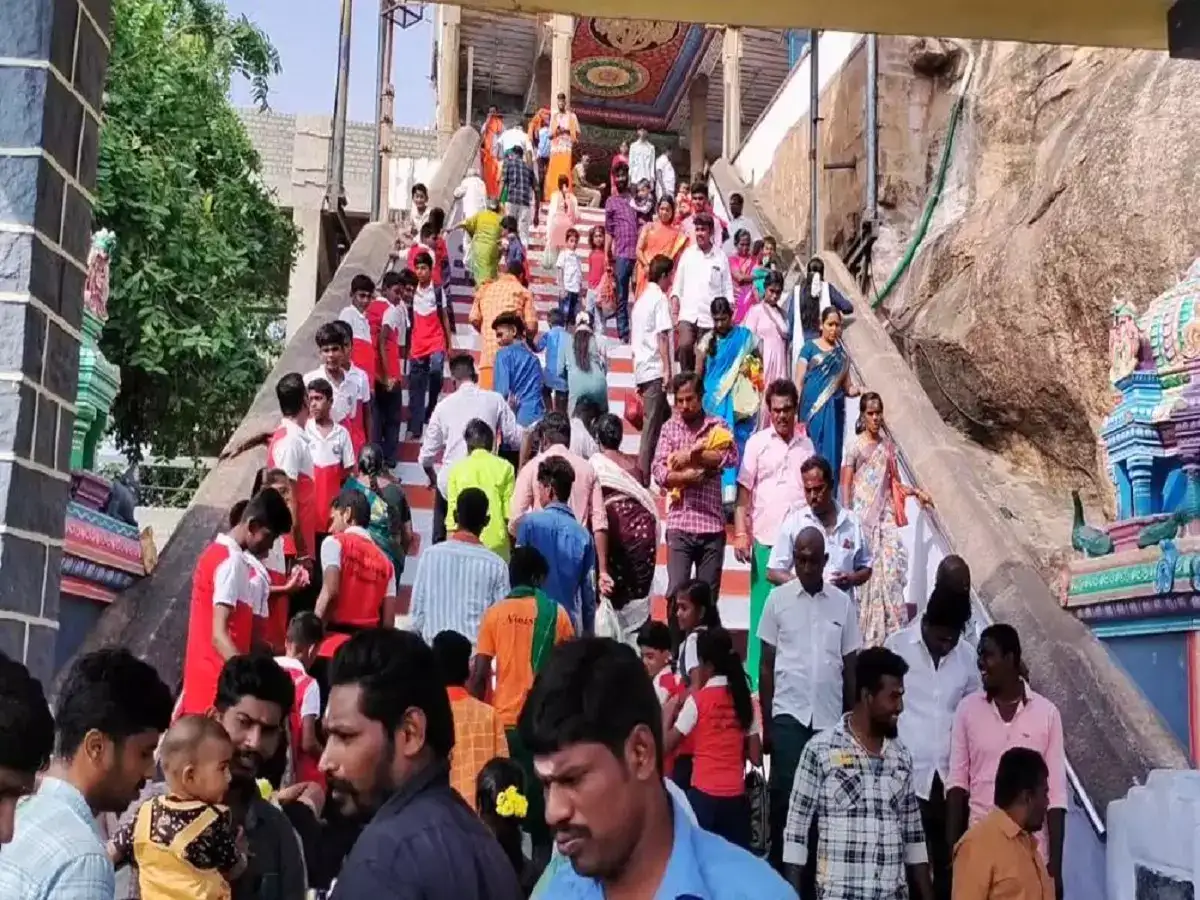 புத்தாண்டு பிறப்பு: விராலிமலை முருகன் கோயிலில் குவிந்த பக்தர்கள்.. நீண்ட வரிசையில் காத்திருந்து தரிசனம்! 