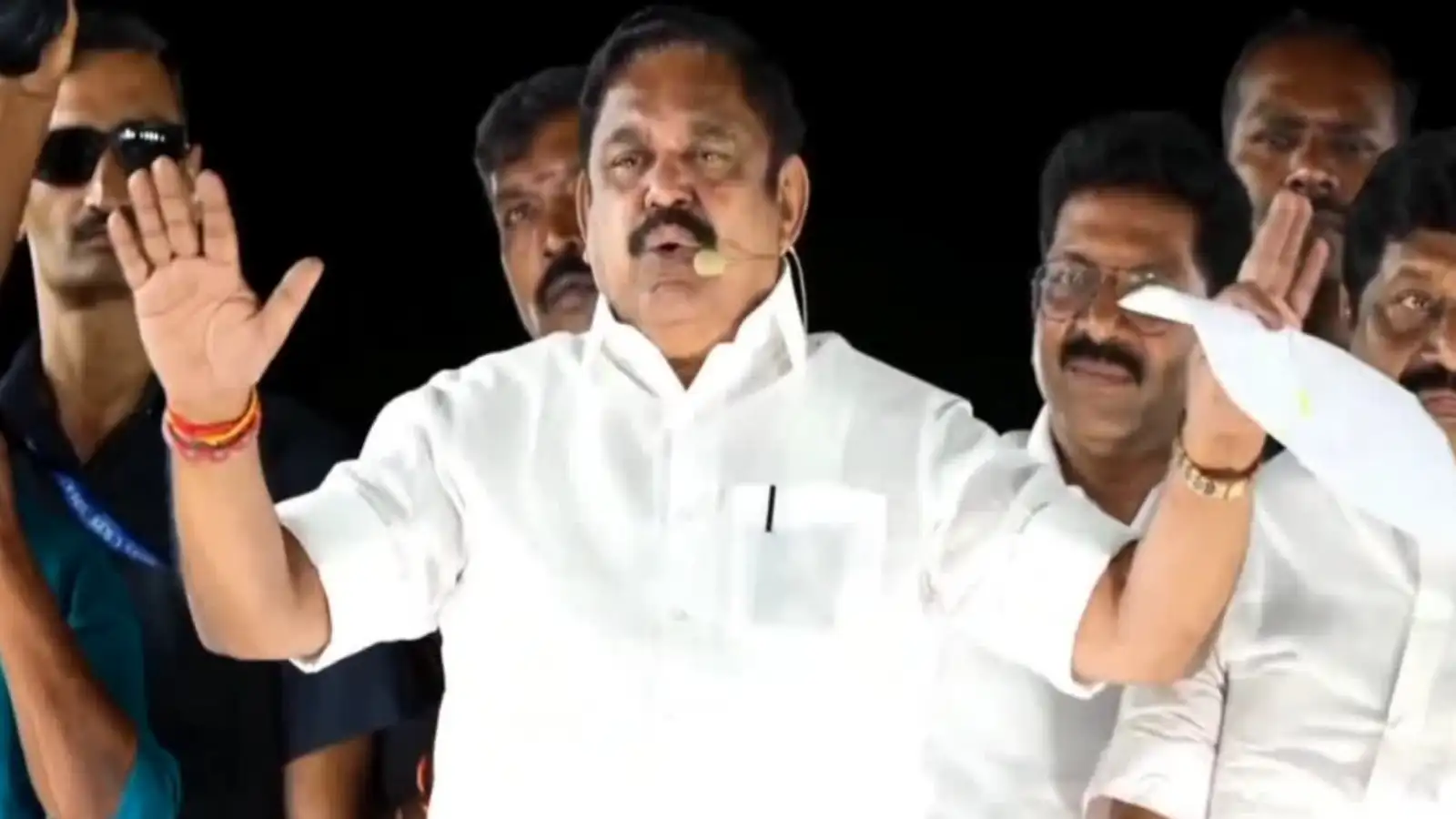 தென்காசி விசிட்.. மனு கொடுப்பதற்கு சிரமப்பட்ட மாறுத்திறனாளிகள் - உடனே EPS செய்த நெகிழ்ச்சி செயல்! 