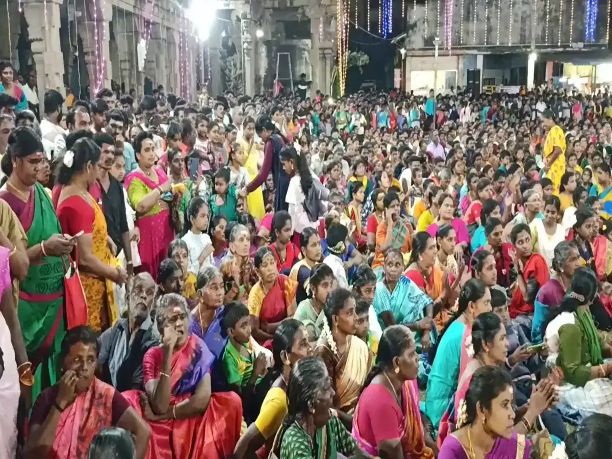 தென்காசி காசி விஸ்வநாதர் கோவில் மகா சிவராத்திரி சிறப்பு பூஜை! ஆயிரக்கணக்கான பக்தர்கள் சாமி தரிசனம்! 