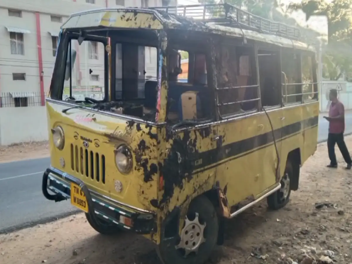 நெல்லையில் பயங்கரம்; பள்ளி வேன் கவிழ்ந்த விபத்தில் குழந்தைகள் படுகாயம்! 