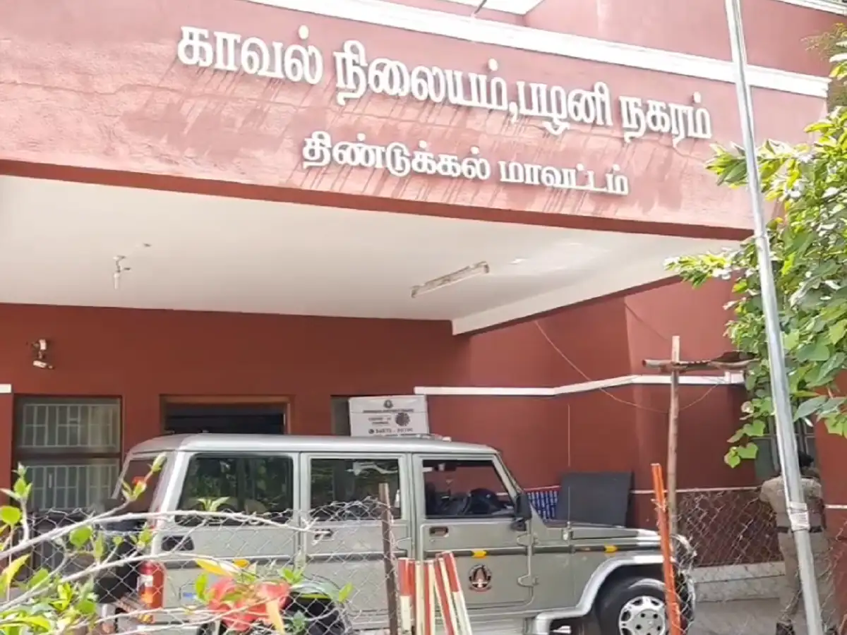 திண்டுக்கல் பழனி- தங்கும் விடுதியில் போலீசார் அதிரடி ரெய்டு!! 