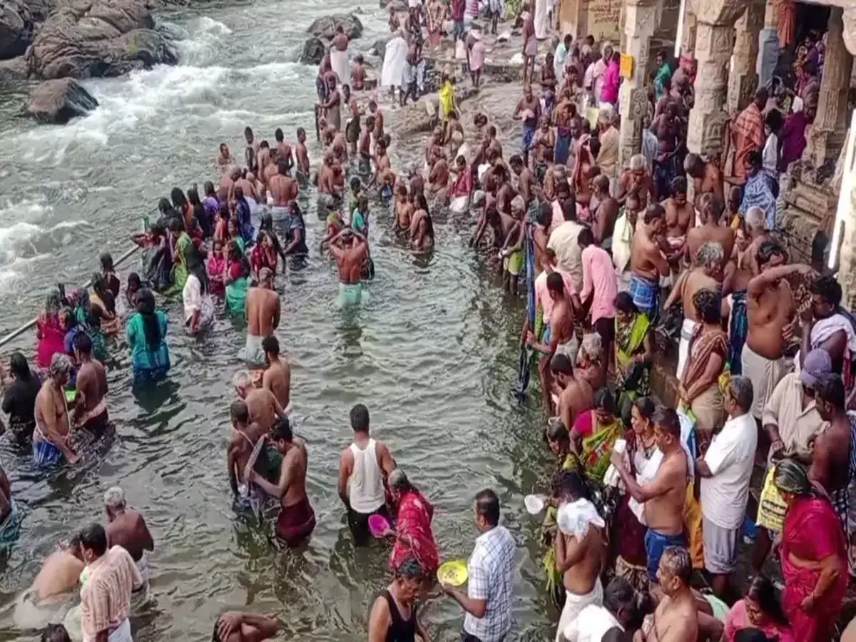 தை அமாவாசையில் காசிக்கு நிகரான தாமிரபரணியில் குவிந்த பக்தர்கள்! முன்னோர்களுக்கு தர்ப்பணம் செய்து வழிபாடு! 