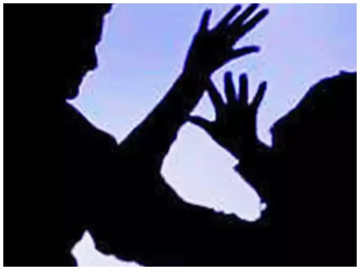 ச்சீ... இப்படி ஒரு அப்பாவா.. பலமுறை வன்கொடுமை.. திருமணத்திற்கு பிறகும் தொல்லை... மகள் செய்த தரமான சம்பவம்! 