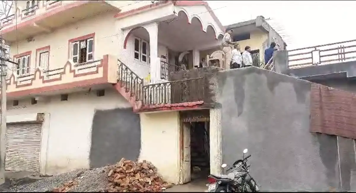 सराफा व्यापाऱ्याची घरात घुसून हत्या, पोलीस तपासात धक्कादायक कारण समोर… सराफा व्यापाऱ्याची घरात घुसून हत्या, पोलीस तपासात धक्कादायक कारण समोर…