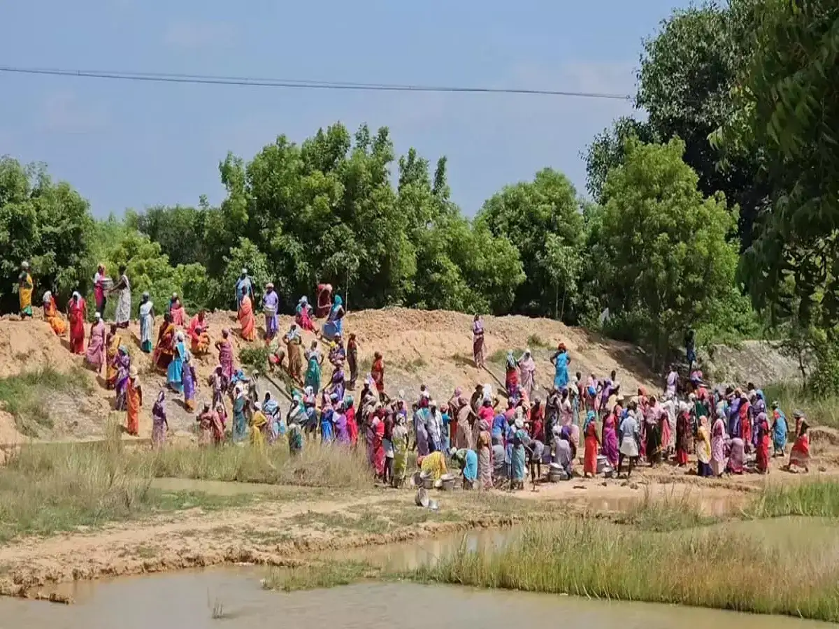 100 நாள் வேலை திட்டம்: 2 மாதங்களாக ஊதியம் இல்லை... காஞ்சியில் பணியாளர்கள் வேதனை! 