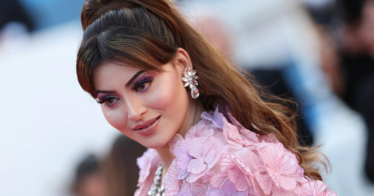 61 thousand hours and 9 feet long trail… This time Urvashi brought 'spring' to Cannes by becoming a mermaid wrapped in flowers.