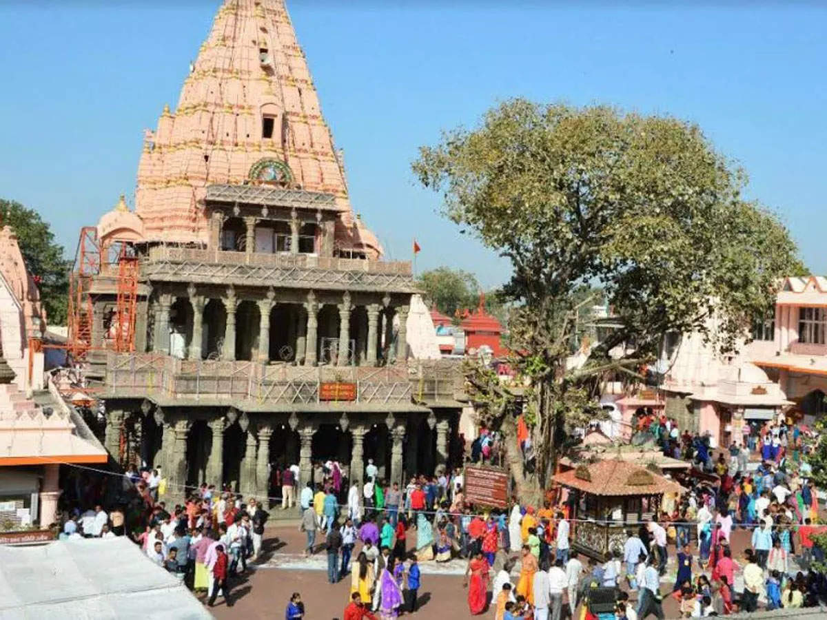 महाकाल मंदिर के गर्भगृह में 13 दिन तक श्रद्धालुओं के प्रवेश पर रोक, जानिए  क्‍या है वजह - ban on entry of devotees in sanctum sanctorum of  mahakaleshwar temple for 13 days - Navbharat Times