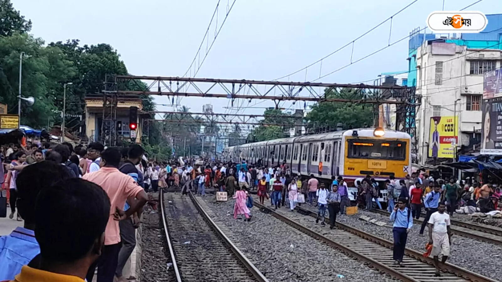 Bandel Howrah Local Train : প্যান্টোগ্রাফ ভেঙে বিপত্তি! থমকাল ব্যান্ডেল-হাওড়া লোকাল, দুর্ভোগ যাত্রীদের – bandel howrah local train service disrupted for breaking pantograph