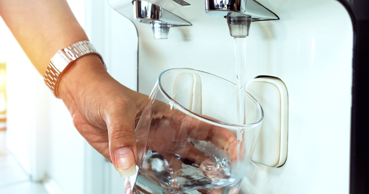 Dirt also accumulates in the water filter that purifies water, try these tips to clean it easily.